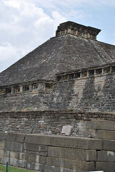 File:El Tajín zona arqueológica precolombina 05 Papantla de Olarte, Veracruz, México.jpg