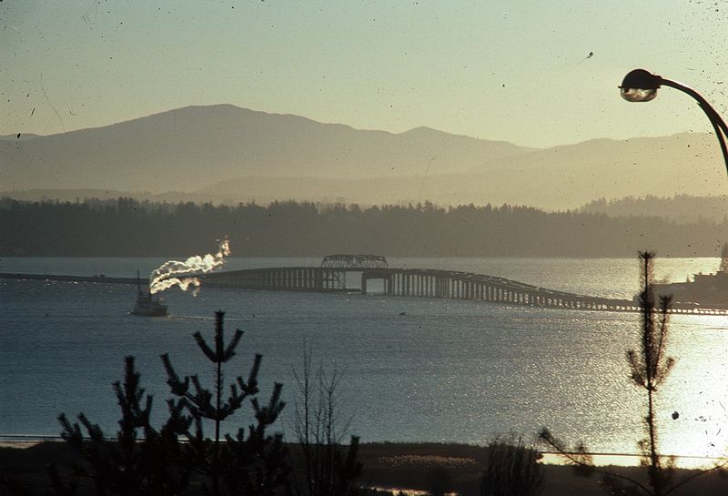 File:Evergreen Point Floating Bridge, 1979.jpg