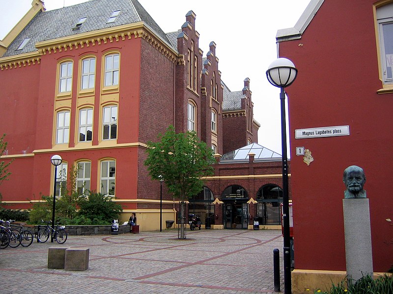 File:Faculty of Law in Bergen.JPG