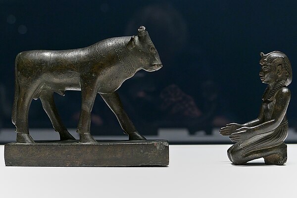 Pharaoh statuette with the Apis bull (British Museum)