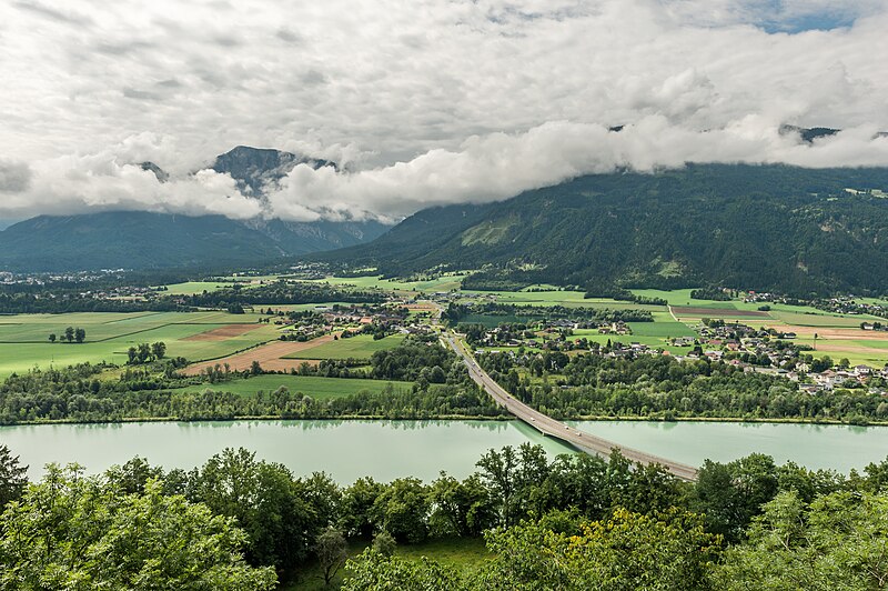 File:Ferlach Kirschentheuer Draubrücke Ferlacher Horn 13072018 5981.jpg