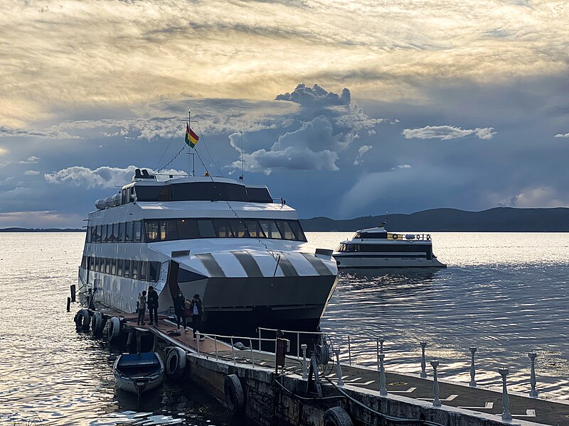 File:Ferries in Lake Titicaca.jpg