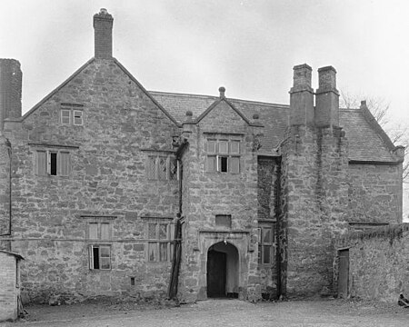 Fferm Farmhouse (cropped)