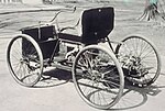 Henry Fords första bil "Ford Quadricycle" från 1896 var utrustad med styrspak.