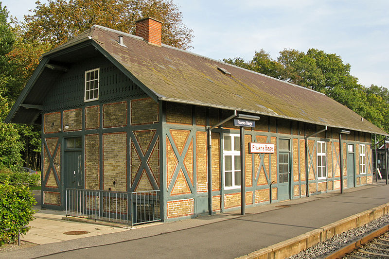 File:Fruens Bøge Station.jpg