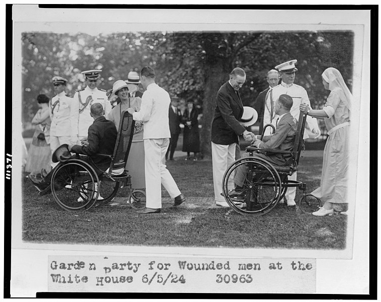 File:Garden party for wounded men at the White House LCCN94508210.jpg