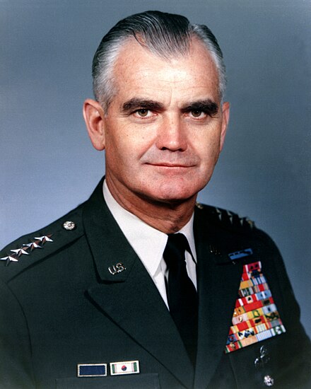 驻越美军司令威廉·威斯特摩兰上将