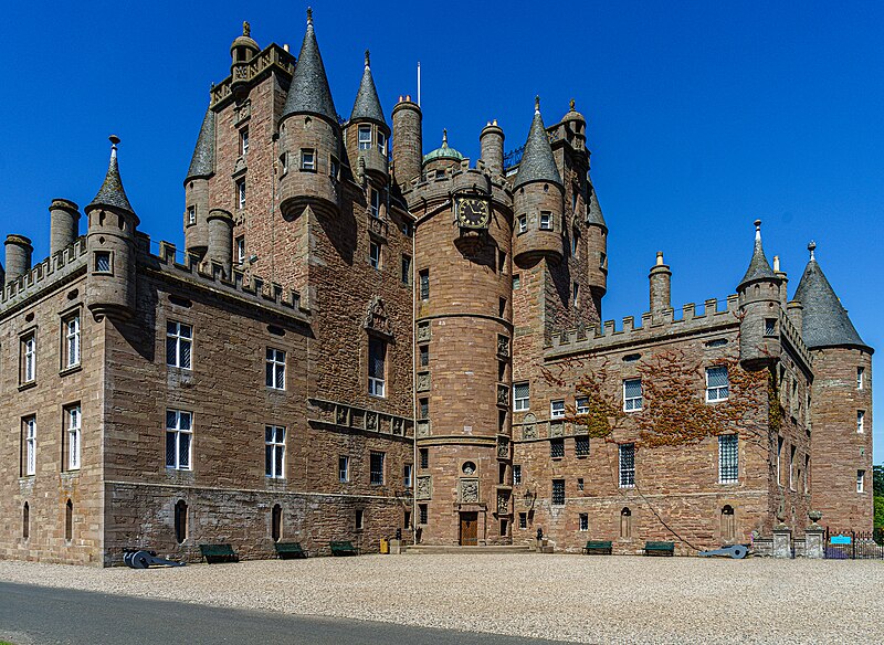 File:Glamis-Castle.jpg