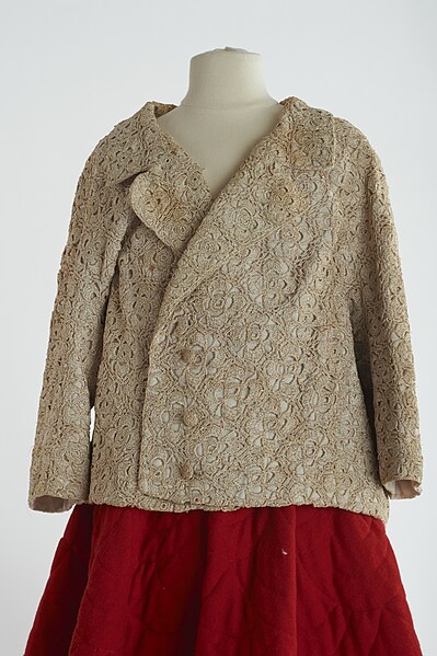 File:Gold Short Jacket by Sybil Connolly.jpg