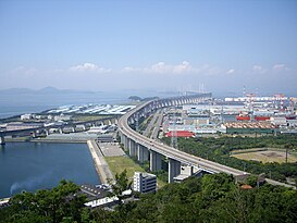 Cầu cạn Bannosu, điểm cuối của cầu lớn Seto-Ōhashi nối hai đảo chính Shikoku và Honshu, thuộc địa phận thành phố Sakaide, tỉnh Kagawa.