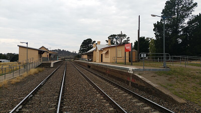 File:Gunning Railway Station View from crossing.jpg