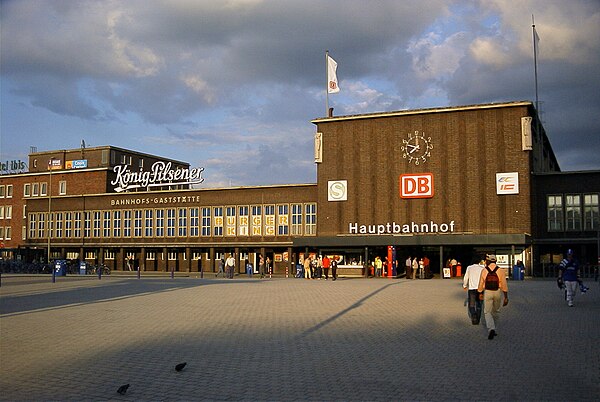 Duisburg Hauptbahnhof, 2004.