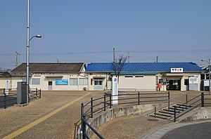 Higashi-Okayama Station, ekisha.jpg