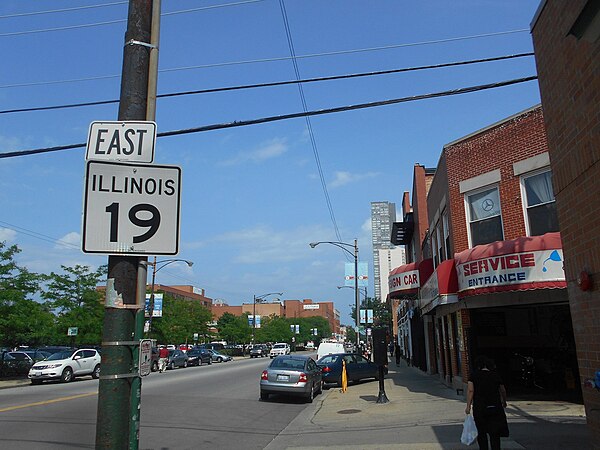 IL 19 eastbound approaching the junction with US 41