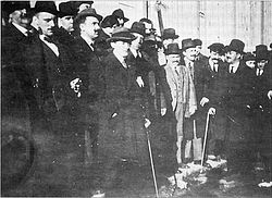 I Asemblea Nacionalista, Lugo 17-18 de novembro de 1918, aparecen, entre outros, Antón Losada Diéguez, Antón Villar Ponte, Vicente Risco e Manuel Banet Fontenla.jpg