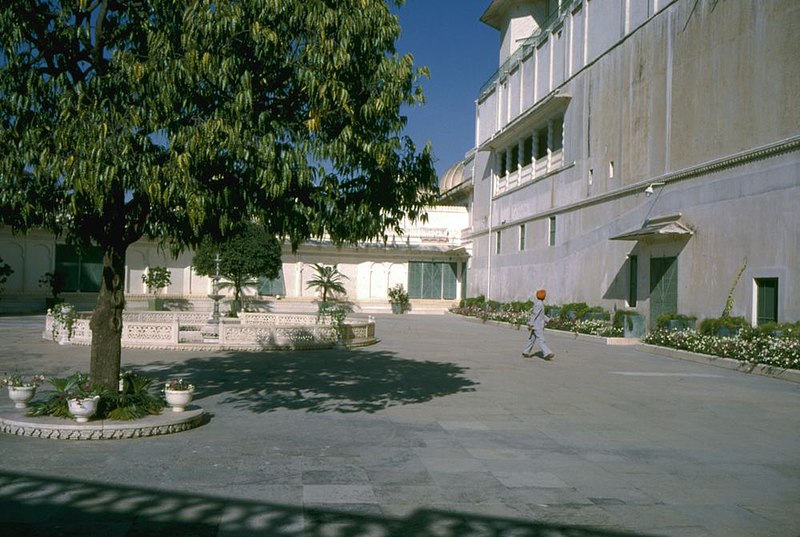 File:Island Palace on Lake Pichola in India in 1962 (1).jpg