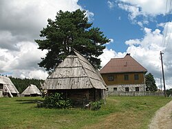 Traditionelle Häuser in Kamena Gora