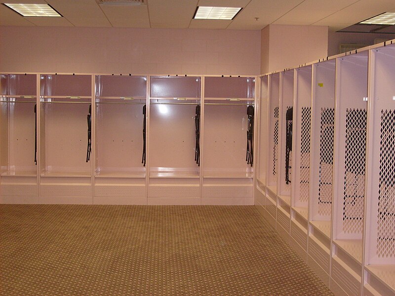 File:Kinnick Stadium pink locker room.jpg