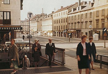 Hörnet Klarabergsgatan / Drottninggatan med kvarteret Gripen rakt fram, 1962 och 2019.