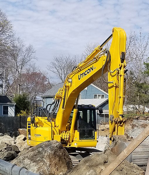 File:Komatsu PC238US LC - Arlington, MA.jpg