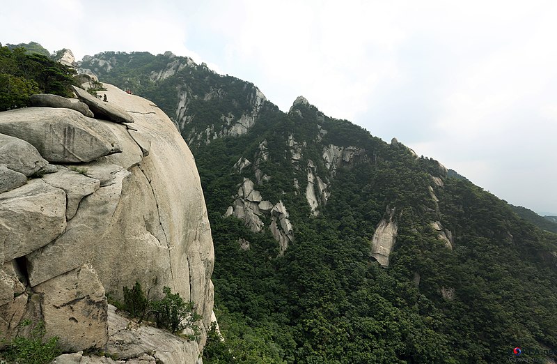 File:Korea Bukhansan Mountain 20140731 23 (14822165744).jpg