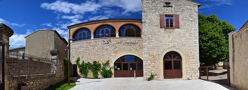 File:La Garde-Adhemar town hall.jpg