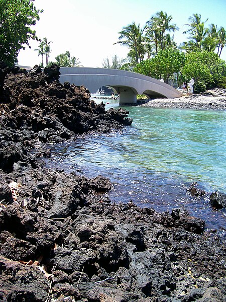 File:Lagoon bridge, Hilton Waikoloa Village hotel on the big island of Hawai‘i.jpg