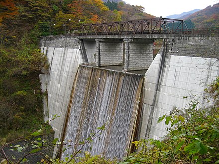 Lake Usui Sakamoto Dam.jpg