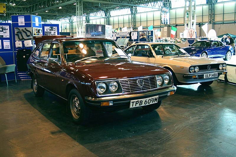 Der Lancia Beta 800px-Lancia_Beta_Saloon_-_Flickr_-_tonylanciabeta_%281%29