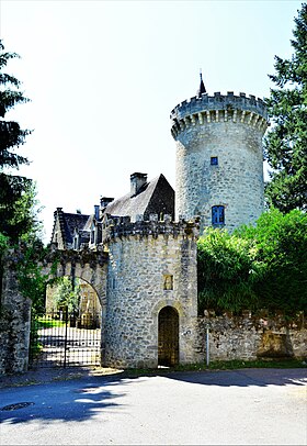 Le château (privé) de Favars.jpg