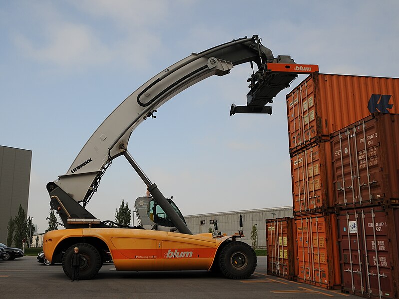 File:Liebherr LRS 645 Reachstacker Containerstapler 3.JPG