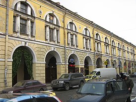 Fasada na ulicy.  Łomonosow.  kwiecień 2011