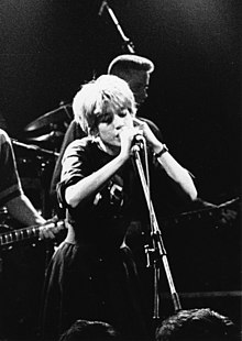 Vocalist Miki Berenyi performing on tour with Pale Saints at l'Ubu in Rennes, France in April 1990 Lush011.jpg