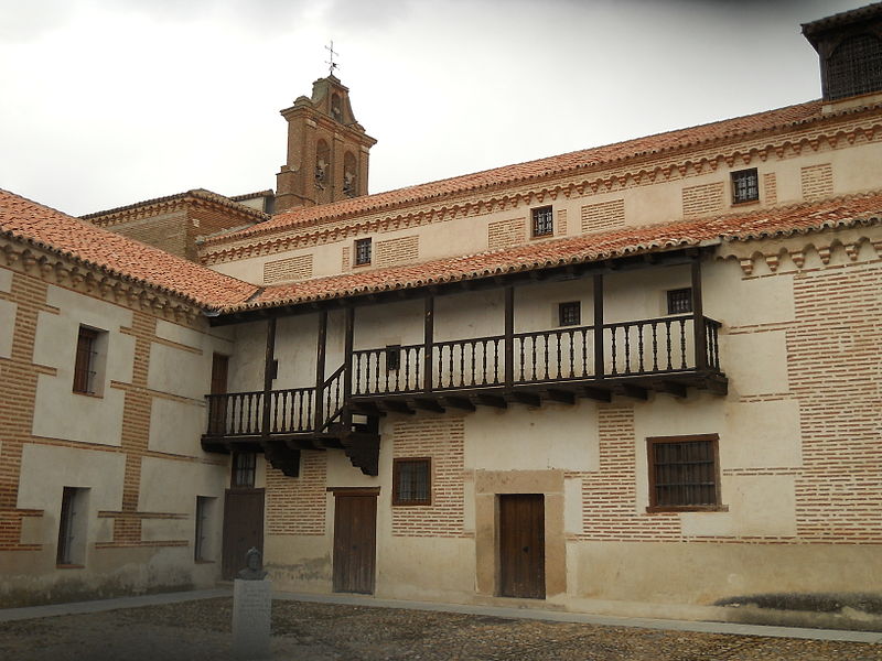 File:Madrigal de las Altas Torres casa natal Isabel la Catolica 01.jpg