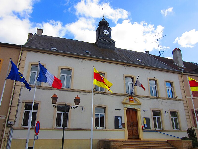 File:Mairie Bouzonville.JPG