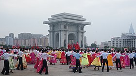 Songun-dagen fejret ved Triumfbuen i Pyongyang