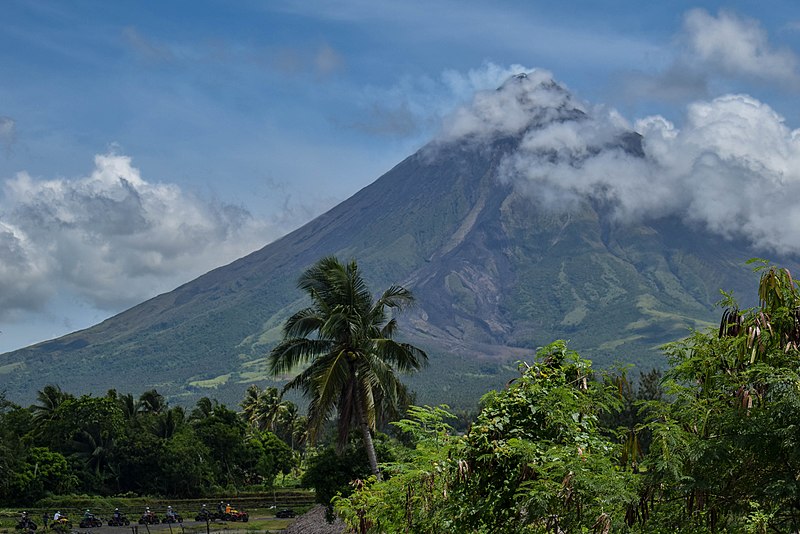 File:Mayon volcano in Albay.jpg