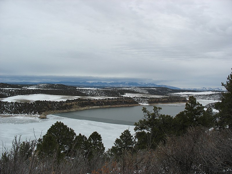 File:McPhee Reservoir (3304854827).jpg