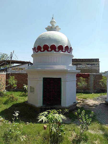 File:Mitthu Mistri Thakur Tomb.jpg