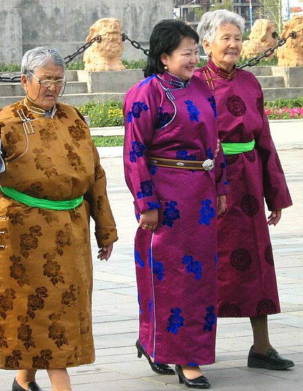 Mongolwomen.jpg
