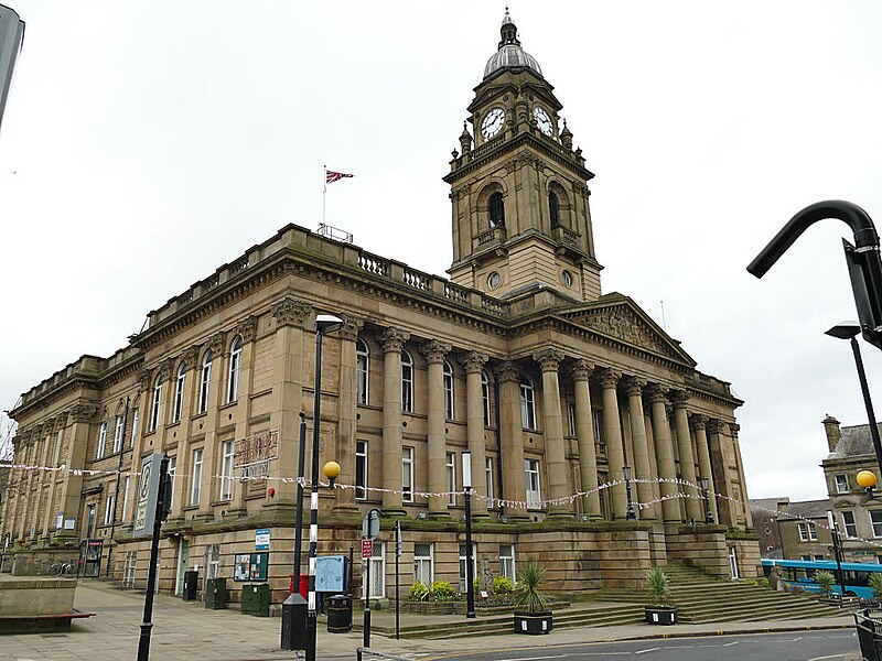 File:Morley Town Hall, Queen Street (geograph 6368393).jpg