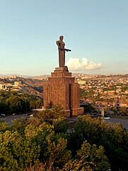 Победа ереван. Мать-Армения Армения, Ереван, парк Ахтанак. Мать Армения памятник в Ереване. Монумент парк Победы Ереван. Памятники Еревана мать Армения парк Ахтанак.