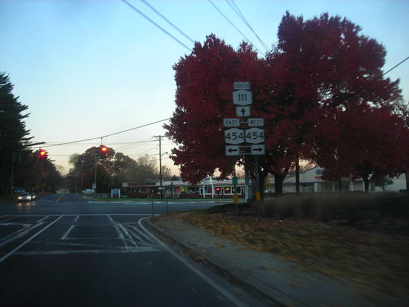 File:NY 111S at NY 454.jpg