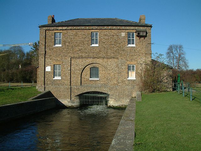 The New Gauge House (1856) which regulates the abstraction of water from the River Lea into the start of the New River in the foreground.