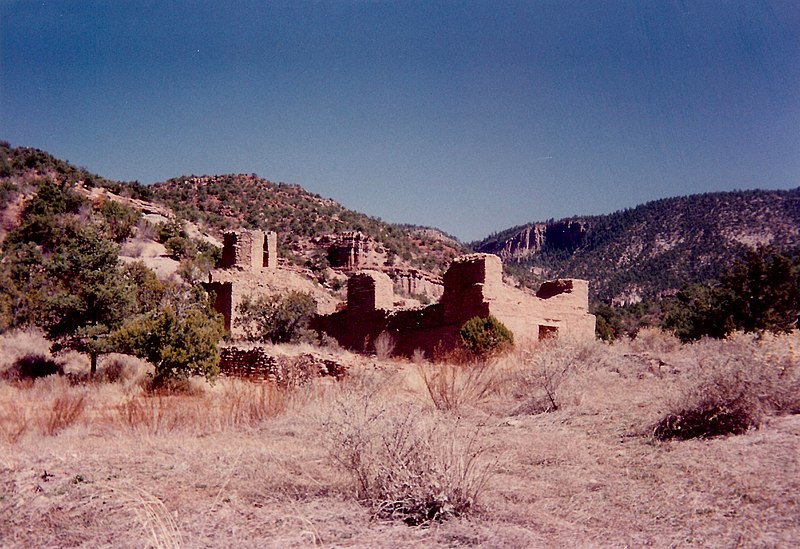 File:New Mexico March 1996 - Puebloan Structures 01.jpg