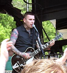 Nick 13 jouant à une tournée Warped en 2007.