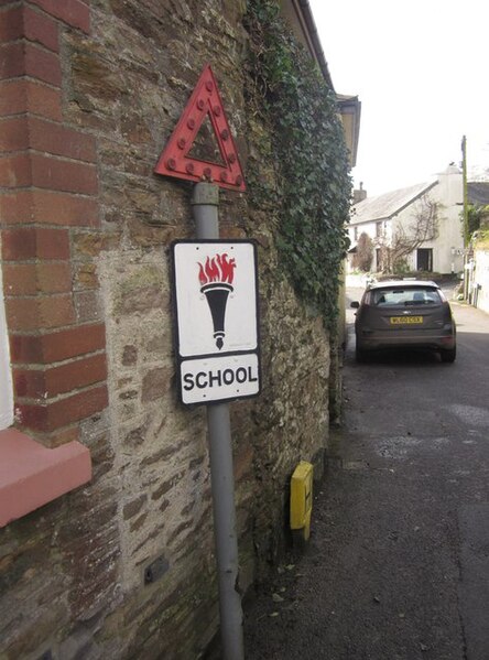 File:Old roadsign, Blackawton.jpg