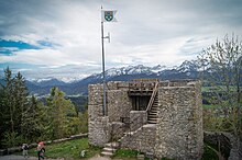 Salah satu menara Eisenberg Castle.jpg