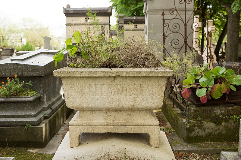 File:Père-Lachaise - Division 82 - Brosseaud 02.jpg