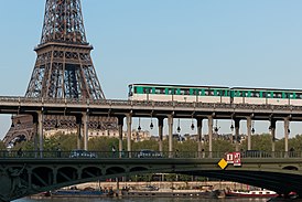 Paris Métro Ligne 6 crossing the Pont de Bir-Hakeim 20140410 1.jpg